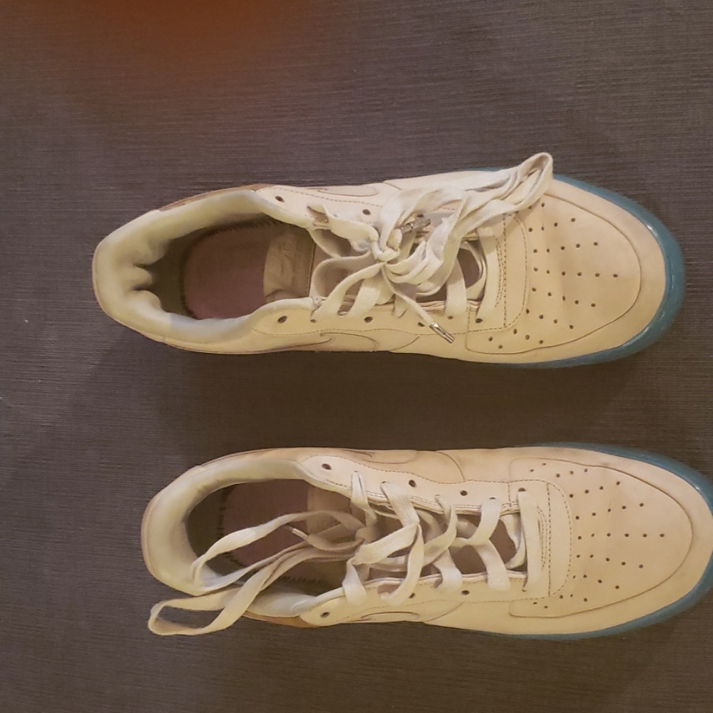 A pair nike air force Kobe